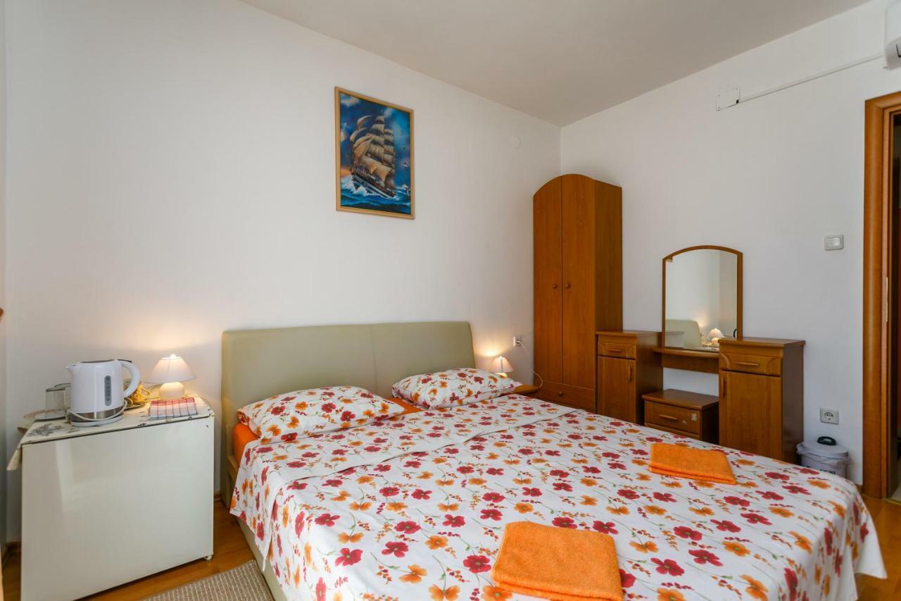 Holiday House Snjezana Krk Town Exterior foto